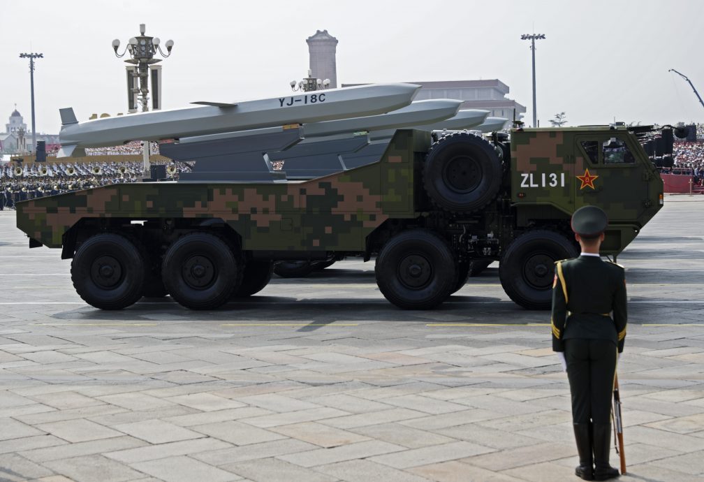  大批先进武器装备亮相九三阅兵