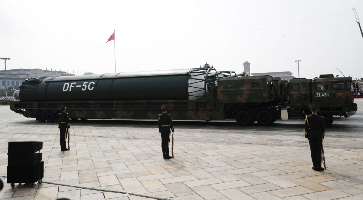  大批先进武器装备亮相九三阅兵