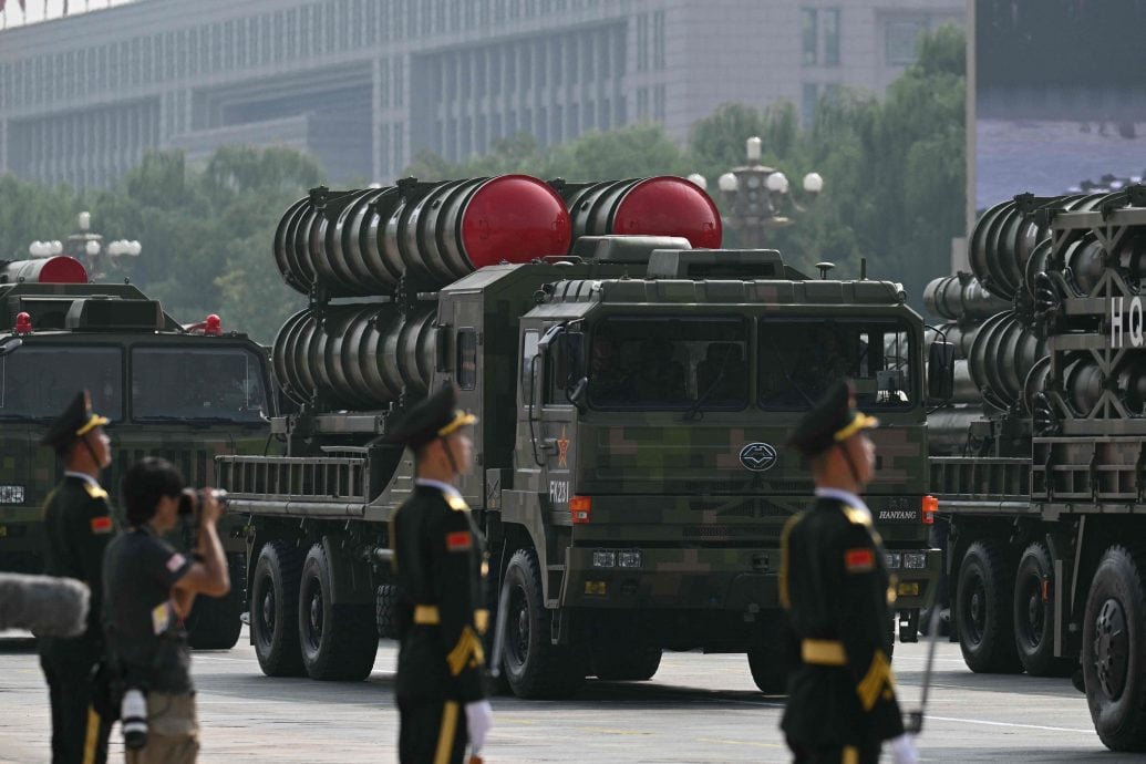  大批先进武器装备亮相九三阅兵