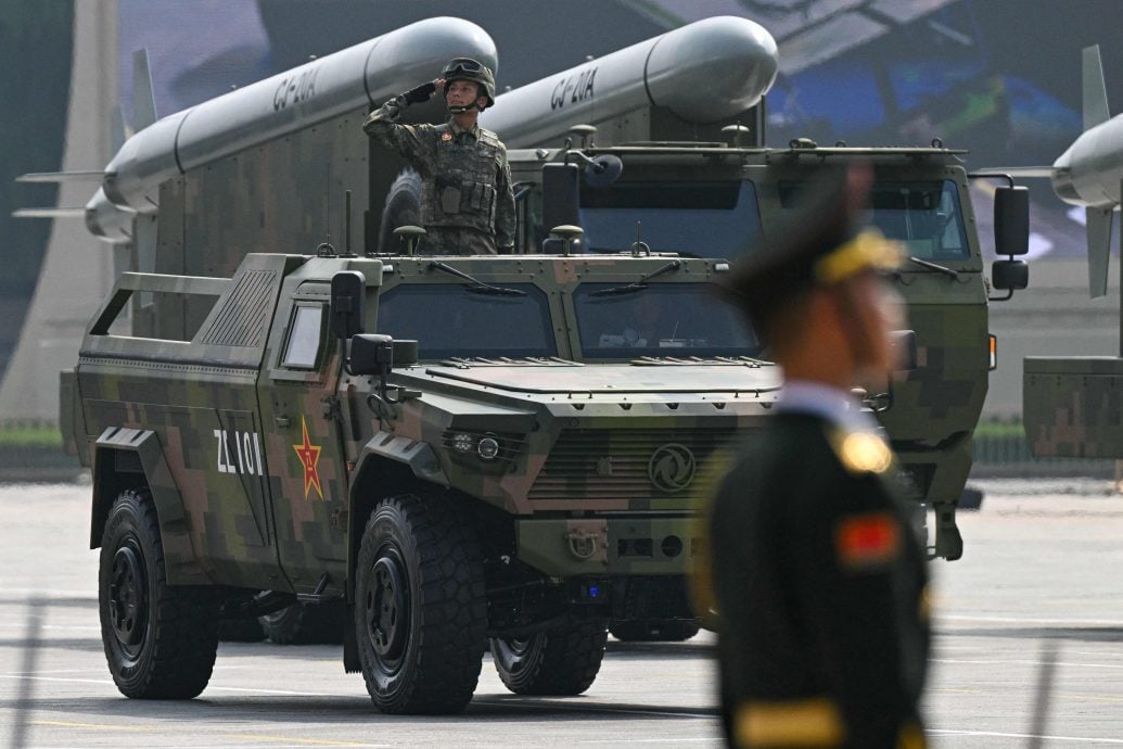  大批先进武器装备亮相九三阅兵