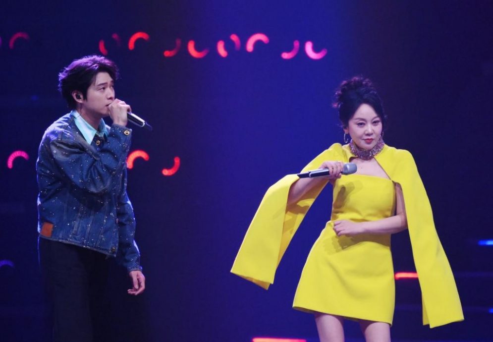 大湾区晚会成歌手照妖镜 王力宏抢拍翻车尴尬