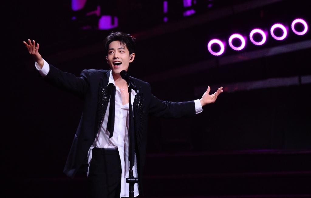 大湾区晚会成歌手照妖镜 王力宏抢拍翻车尴尬