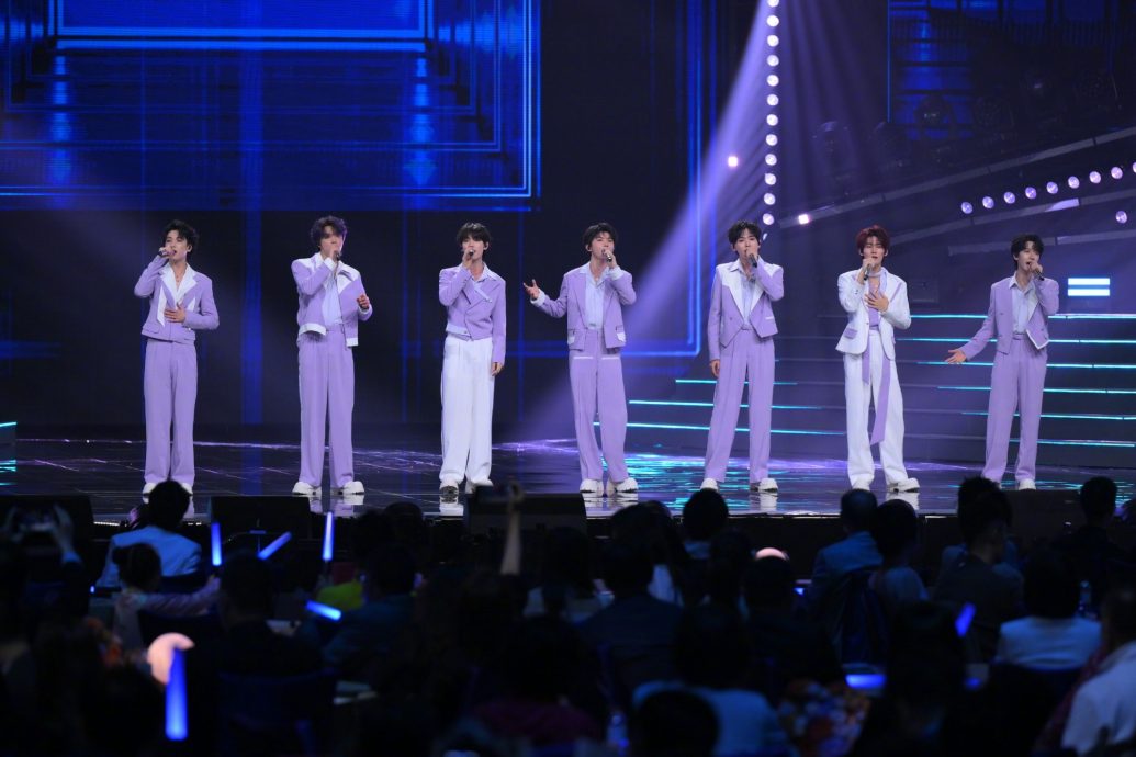 大湾区晚会成歌手照妖镜 王力宏抢拍翻车尴尬