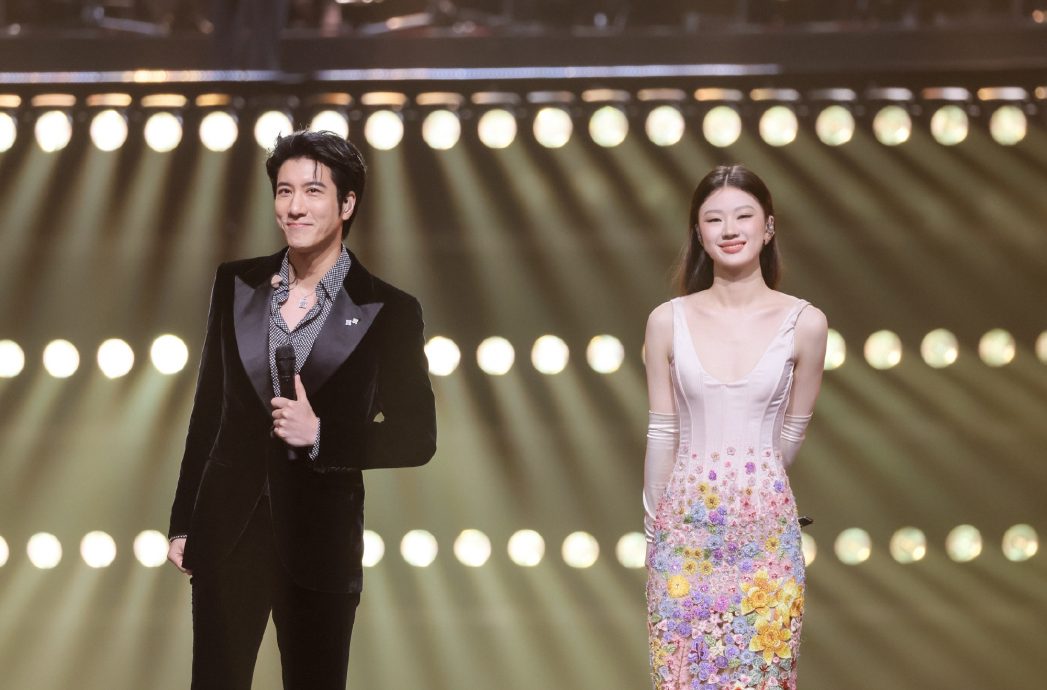 大湾区晚会成歌手照妖镜 王力宏抢拍翻车尴尬