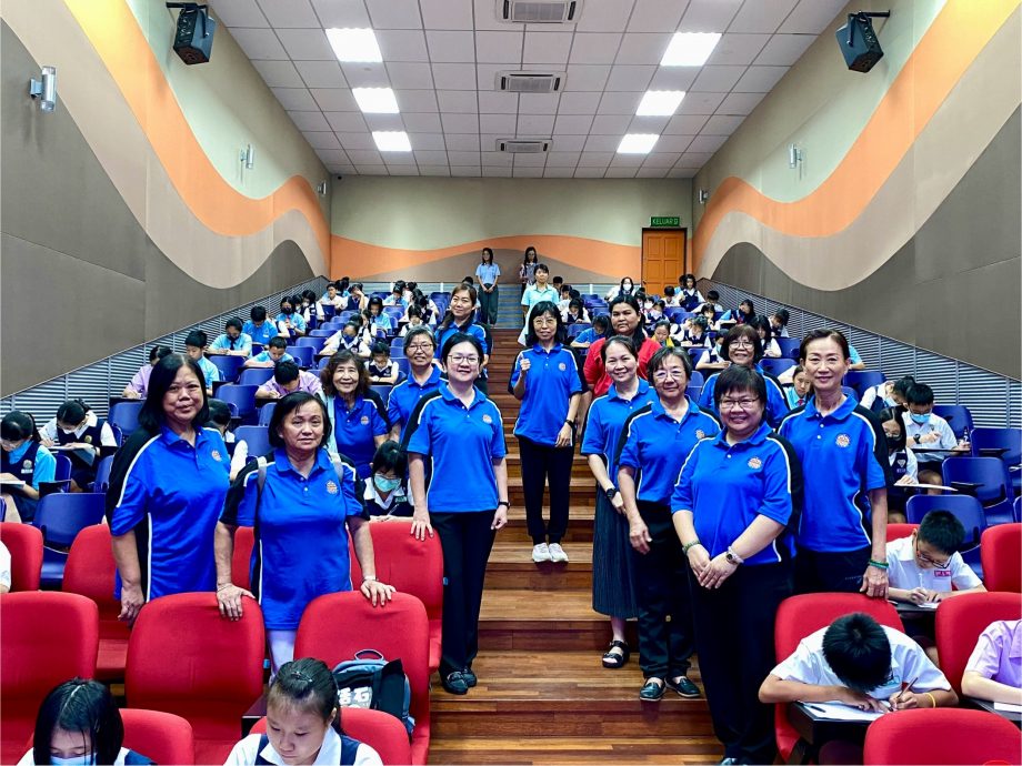 大都会-日师同学会现场作文赛