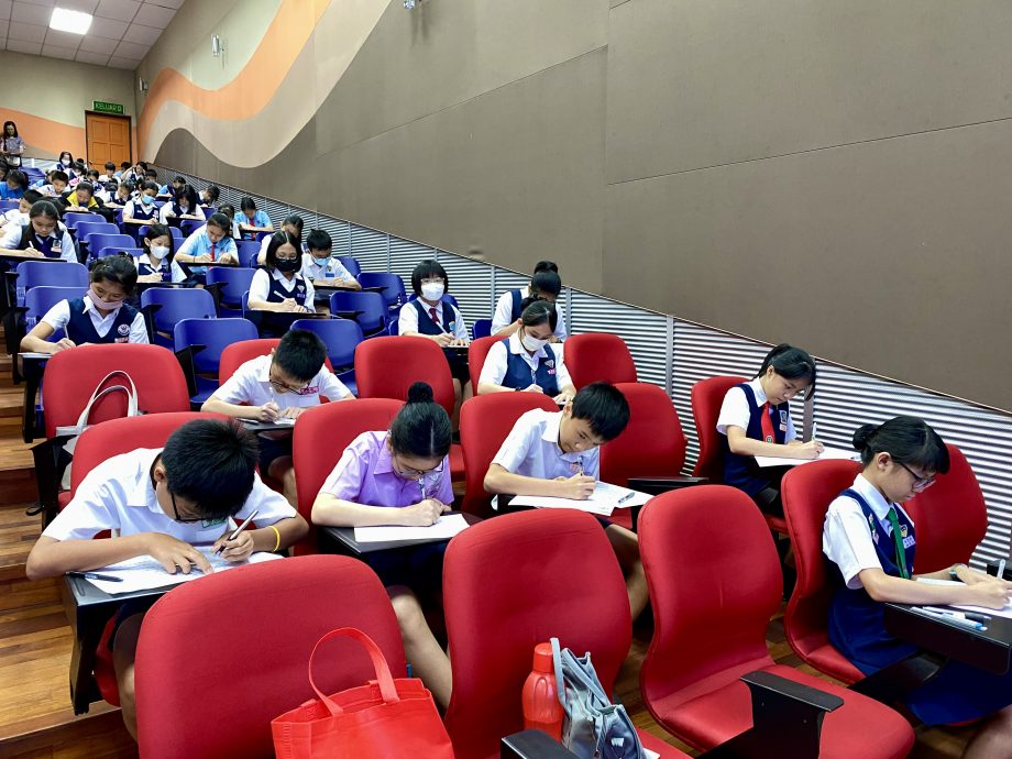 大都会-日师同学会现场作文赛