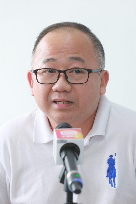 大都会-/早报头/久别前任纠缠讨债 泼漆又泼屎!8图