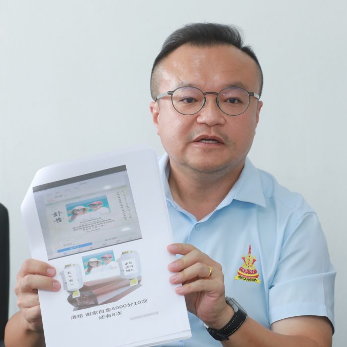 大都会-/早报头/久别前任纠缠讨债 泼漆又泼屎!8图