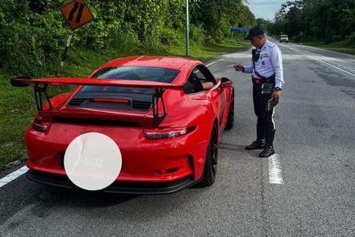 大都会:乌雪交警临检开46罚单/2图