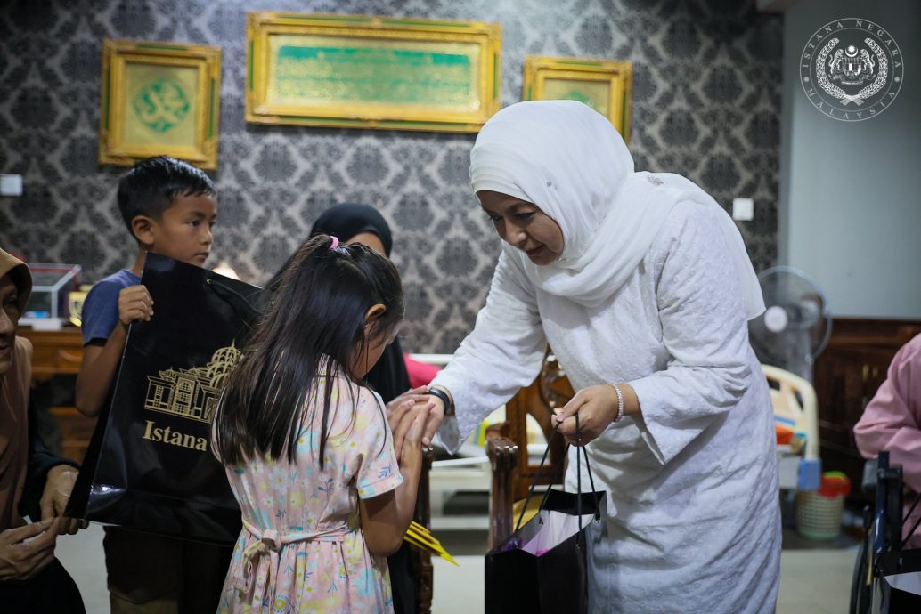 大都会:元首后亲临峇冬加里哀悼随扈/5图