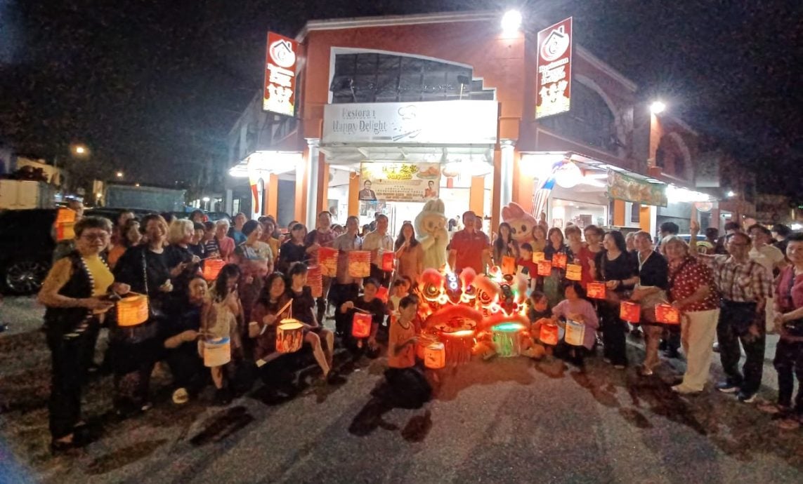 大都会/加影佳宁之家26年来风雨不改庆祝中秋节