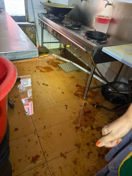 大都会/吉隆坡市政局夜间取缔行动 30餐厅受检 8家被令停业