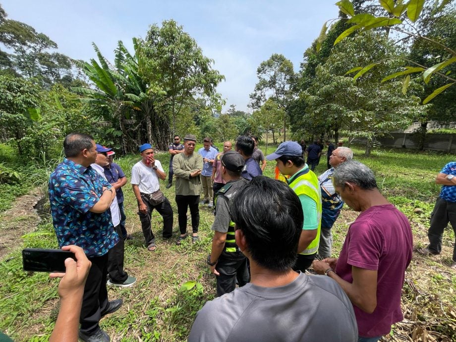 大都会/封面副文/乌冷甘榜双溪德加里出现非法垃圾场