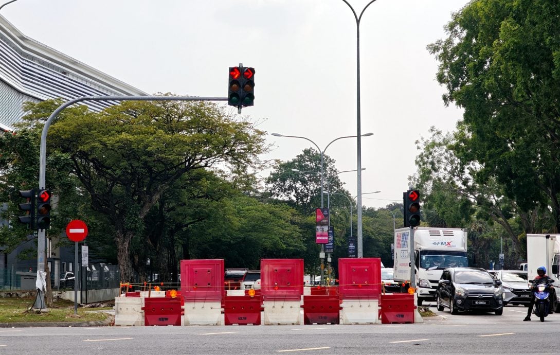 大都会封面/改道造成车主“绕远路”,引流内陆道路拥挤