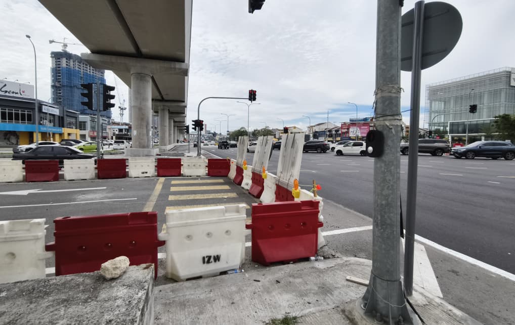 大都会封面/改道造成车主“绕远路”,引流内陆道路拥挤