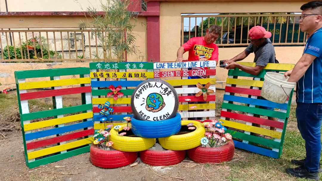 大都会/封面/班村12装置艺术勇闯雪新村复兴计划