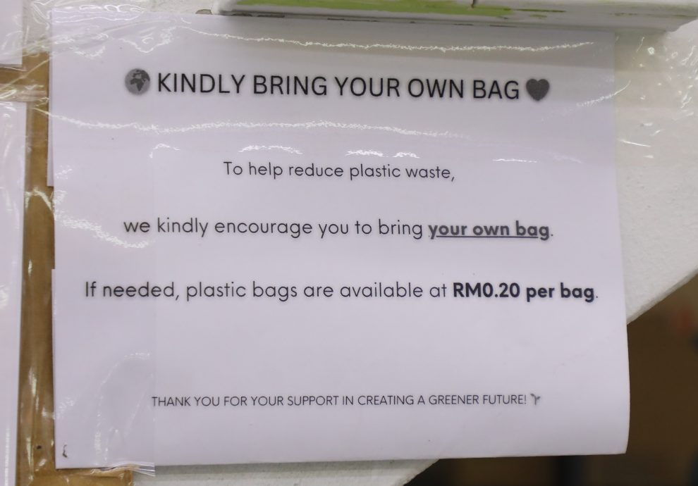 大都会/封面/雪政府拟周五六日禁塑 民众:需各方配合/14图