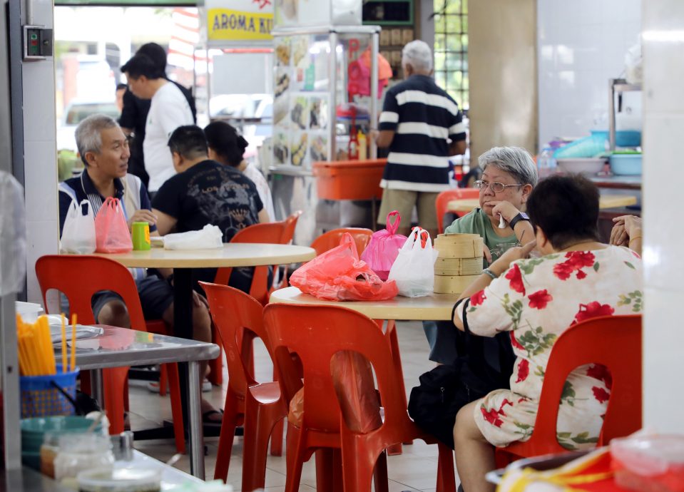 大都会/封面/雪政府拟周五六日禁塑 民众:需各方配合/14图