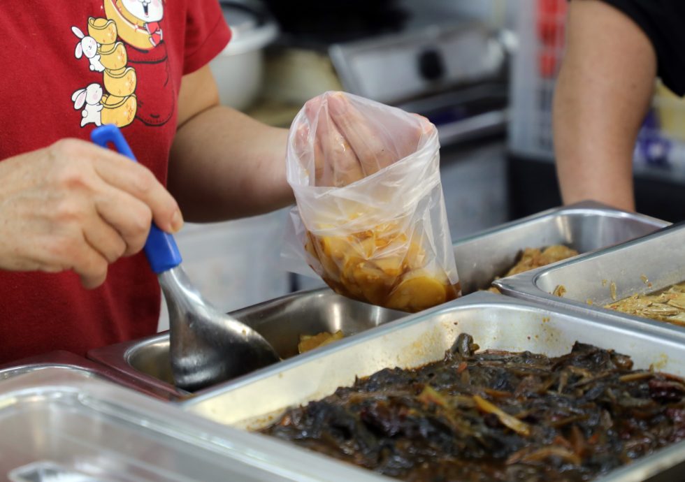 大都会/封面/雪政府拟周五六日禁塑 民众:需各方配合/14图