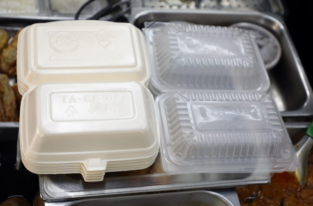 大都会/封面/雪政府拟周五六日禁塑 民众:需各方配合/14图