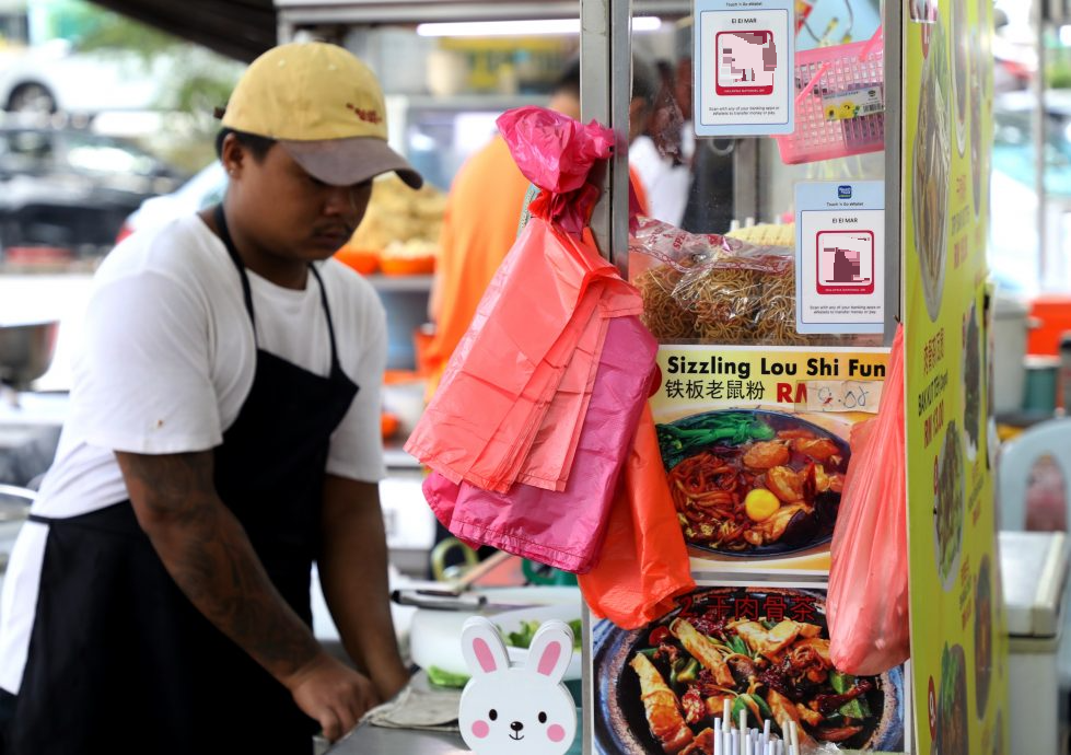 大都会/封面/雪政府拟周五六日禁塑 民众:需各方配合/14图