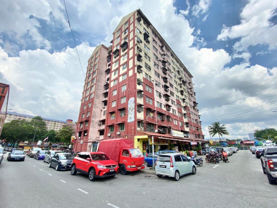 大都会//房地部拨100万换组屋2电梯