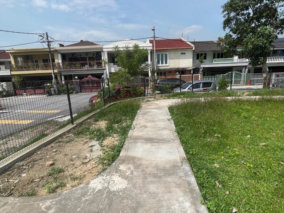 大都会/早报头/余保凭有关士拉央峇鲁花园草场提升