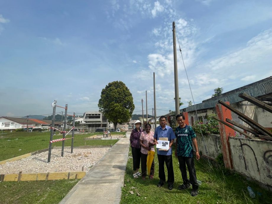 大都会/早报头/余保凭有关士拉央峇鲁花园草场提升