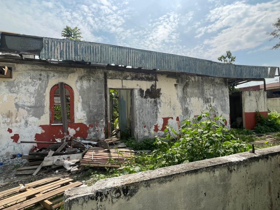 大都会/早报头/余保凭有关士拉央峇鲁花园草场提升