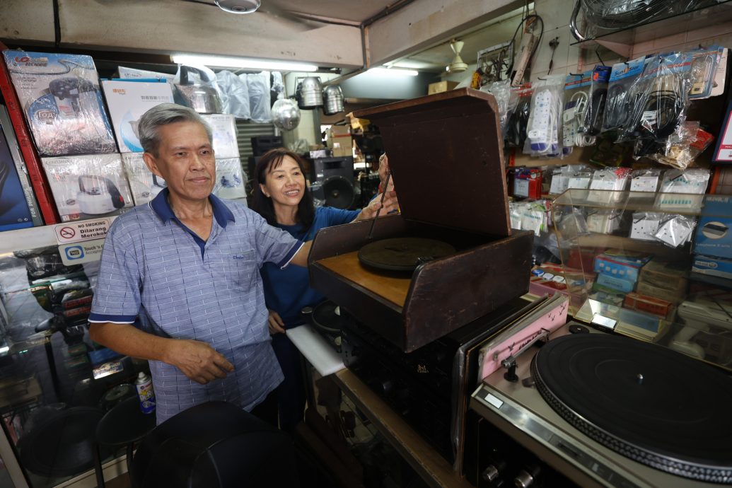 大都会/特职世界系列/9月10日见报/温金陆师傅的万能之手赋予新生命 报废电器死而复生