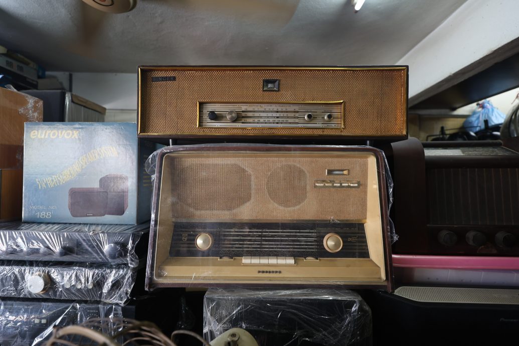 大都会/特职世界系列/9月10日见报/温金陆师傅的万能之手赋予新生命 报废电器死而复生