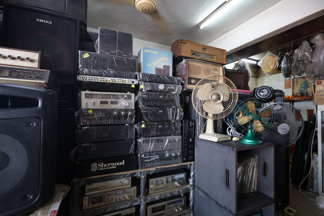 大都会/特职世界系列/9月10日见报/温金陆师傅的万能之手赋予新生命 报废电器死而复生