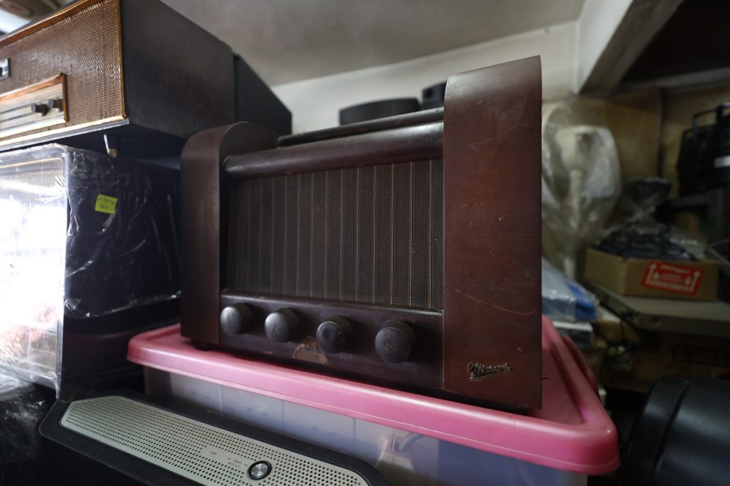 大都会/特职世界系列/9月10日见报/温金陆师傅的万能之手赋予新生命 报废电器死而复生