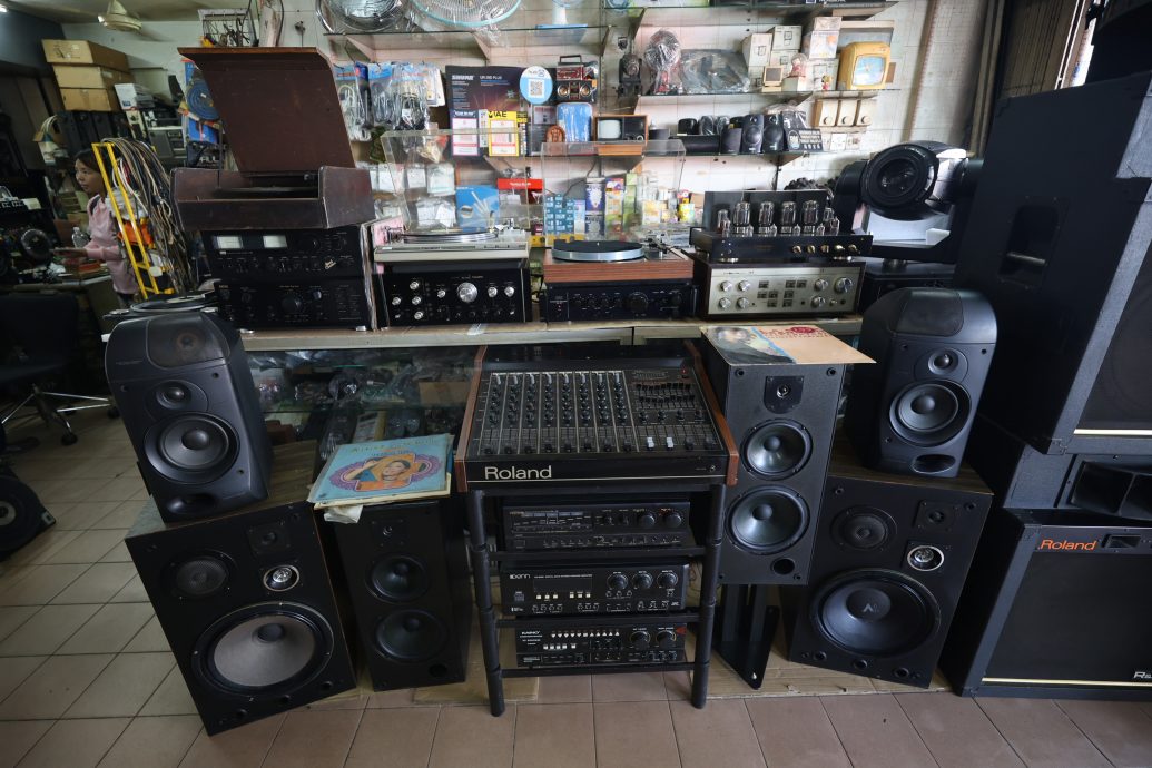 大都会/特职世界系列/9月10日见报/温金陆师傅的万能之手赋予新生命 报废电器死而复生