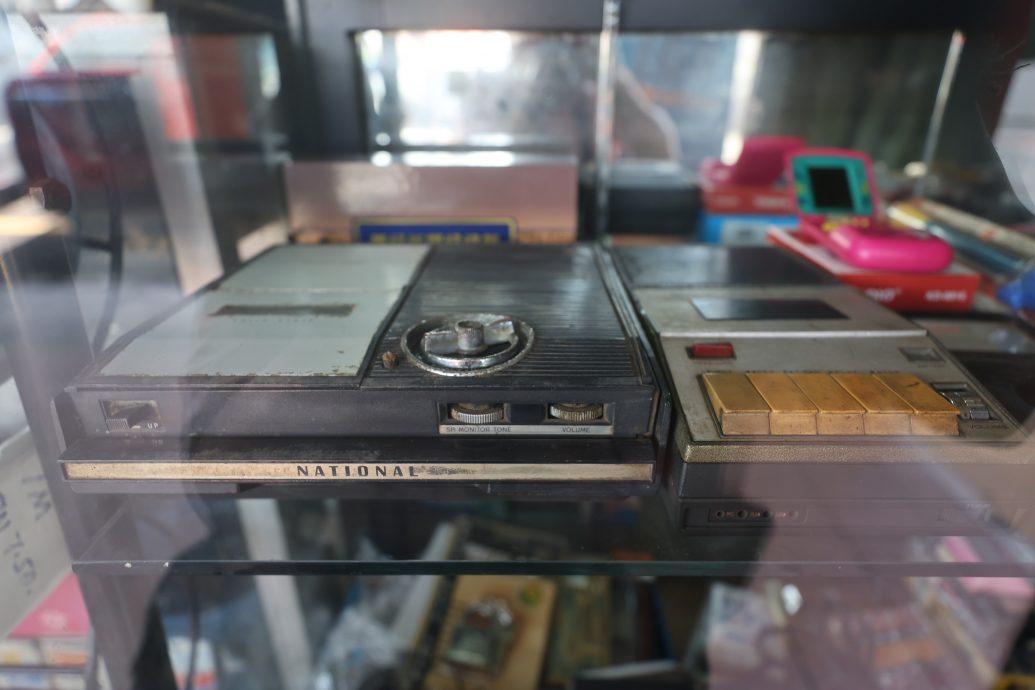 大都会/特职世界系列/9月10日见报/温金陆师傅的万能之手赋予新生命 报废电器死而复生