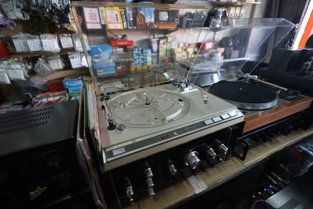 大都会/特职世界系列/9月10日见报/温金陆师傅的万能之手赋予新生命 报废电器死而复生