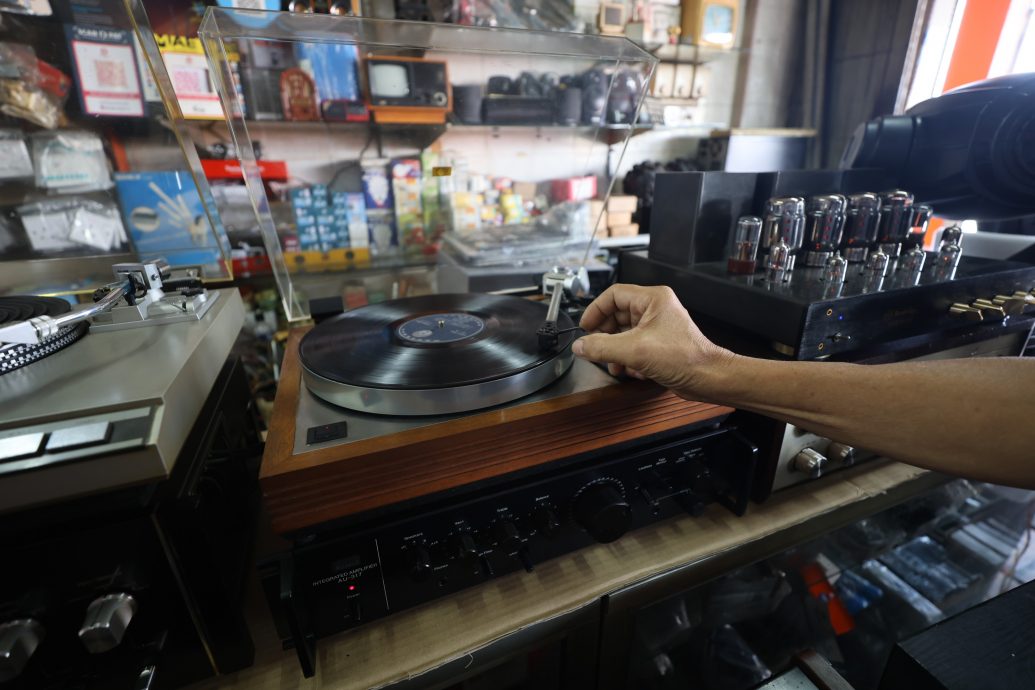 大都会/特职世界系列/9月10日见报/温金陆师傅的万能之手赋予新生命 报废电器死而复生