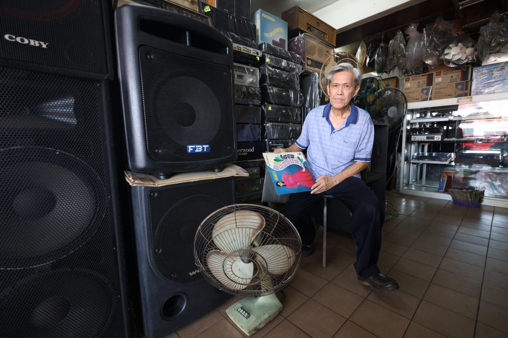 大都会/特职世界系列/9月10日见报/温金陆师傅的万能之手赋予新生命 报废电器死而复生