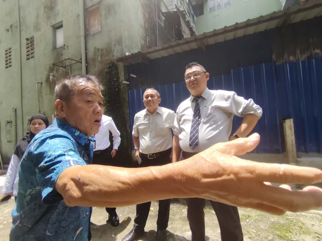 大都会/组屋区沦为外劳区 高空掷垃圾弹 空屋沦为丛林藏蛇窝  