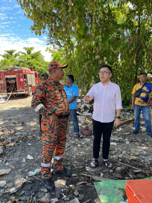 大都会(版2头):非法垃圾场失火 疑业者辱骂市议员/4图