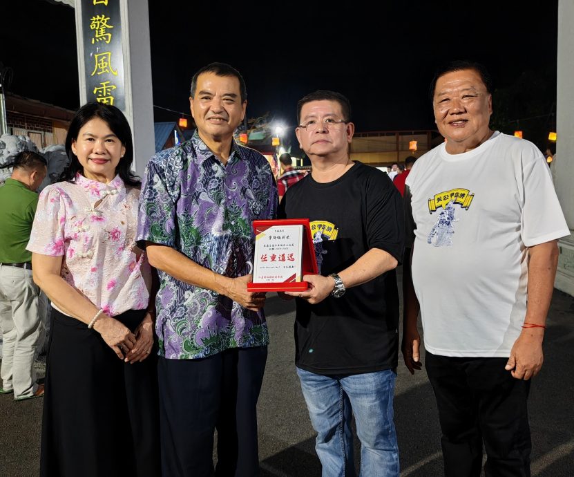 大都会：仁嘉隆“今时月、古早味”中秋长桌宴，吸引逾千村民踊跃参与