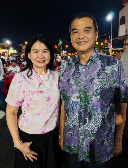 大都会：仁嘉隆“今时月、古早味”中秋长桌宴，吸引逾千村民踊跃参与