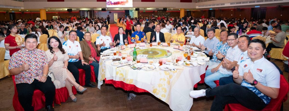 大都会:仁嘉隆华小校友会50周年金禧,逾千校友“齐聚母校 共庆金禧”