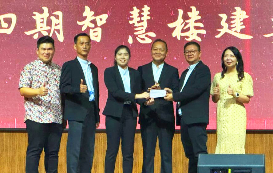 大都会:仁嘉隆华小校友会50周年金禧,逾千校友“齐聚母校 共庆金禧”