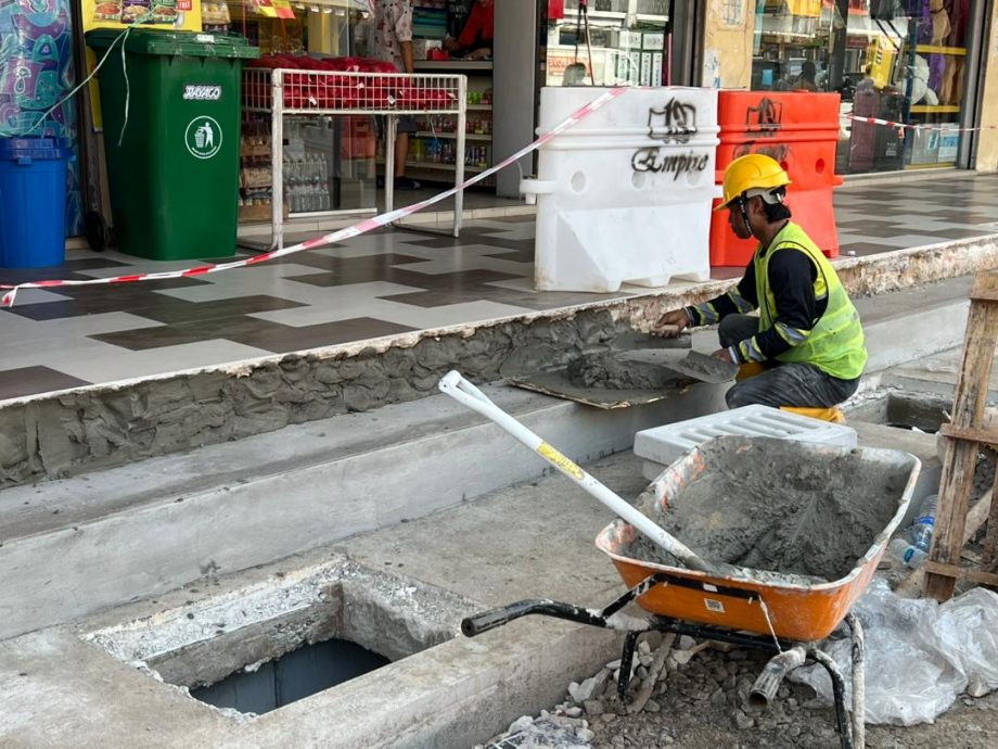 大都会:蔡伟杰巡视万挠后街工程