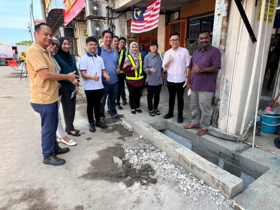 大都会:蔡伟杰巡视万挠后街工程