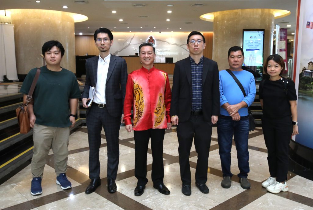 大都会:黄日昇见扎丽哈