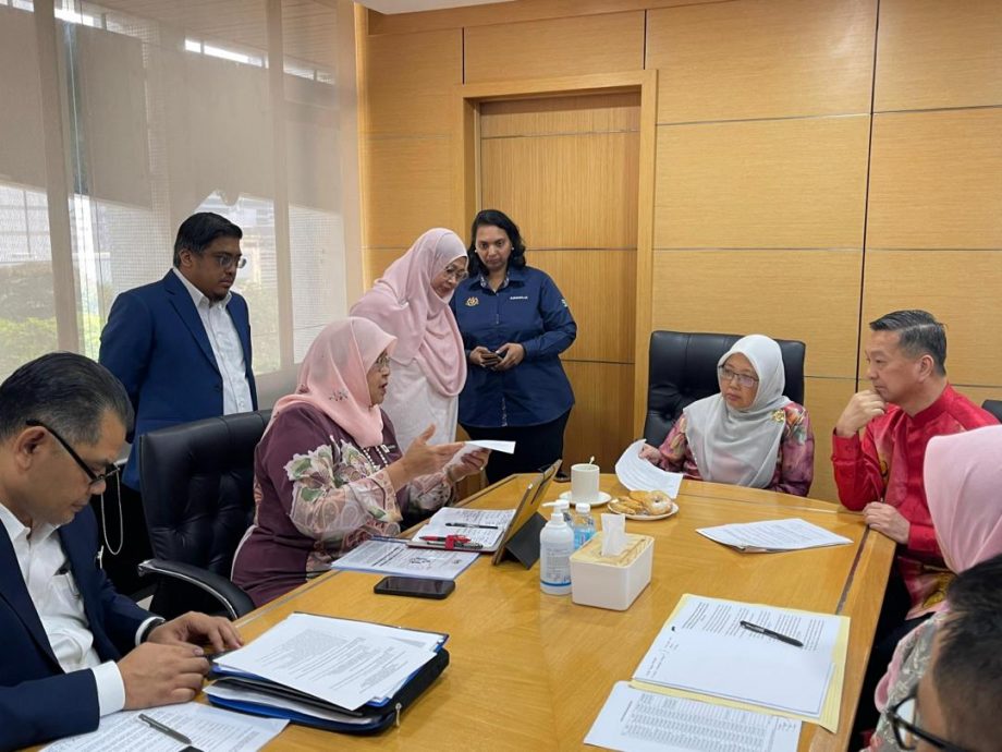 大都会:黄日昇见扎丽哈