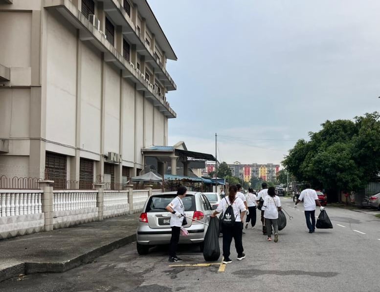 大都会/ME02双头之一/校园周边蟒蛇出没　董事会促市政厅关注