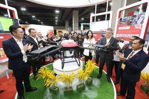 大马研发首款大型无人机亮相!庄君旭:用于喷洒农药